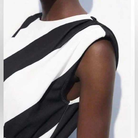 Black and white dress - Picture 7 of 7